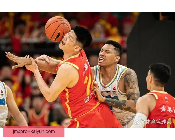 新赛季球队阵容改动将如何影响球迷热议的冠军争夺战表现亮眼