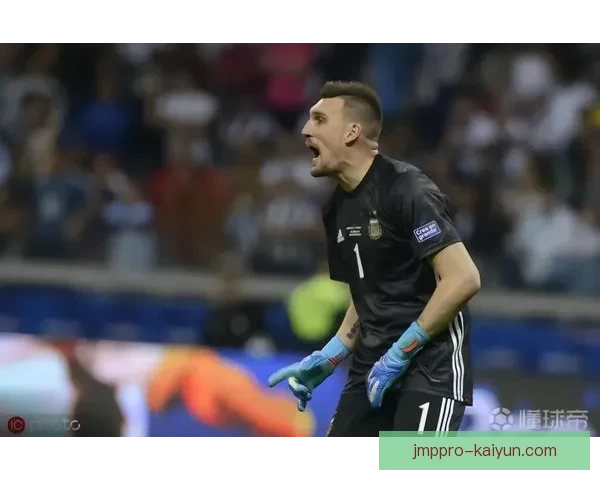 麦肯尼在近期比赛中全面性技术表现备受关注，展现出出色的控球与传球能力。